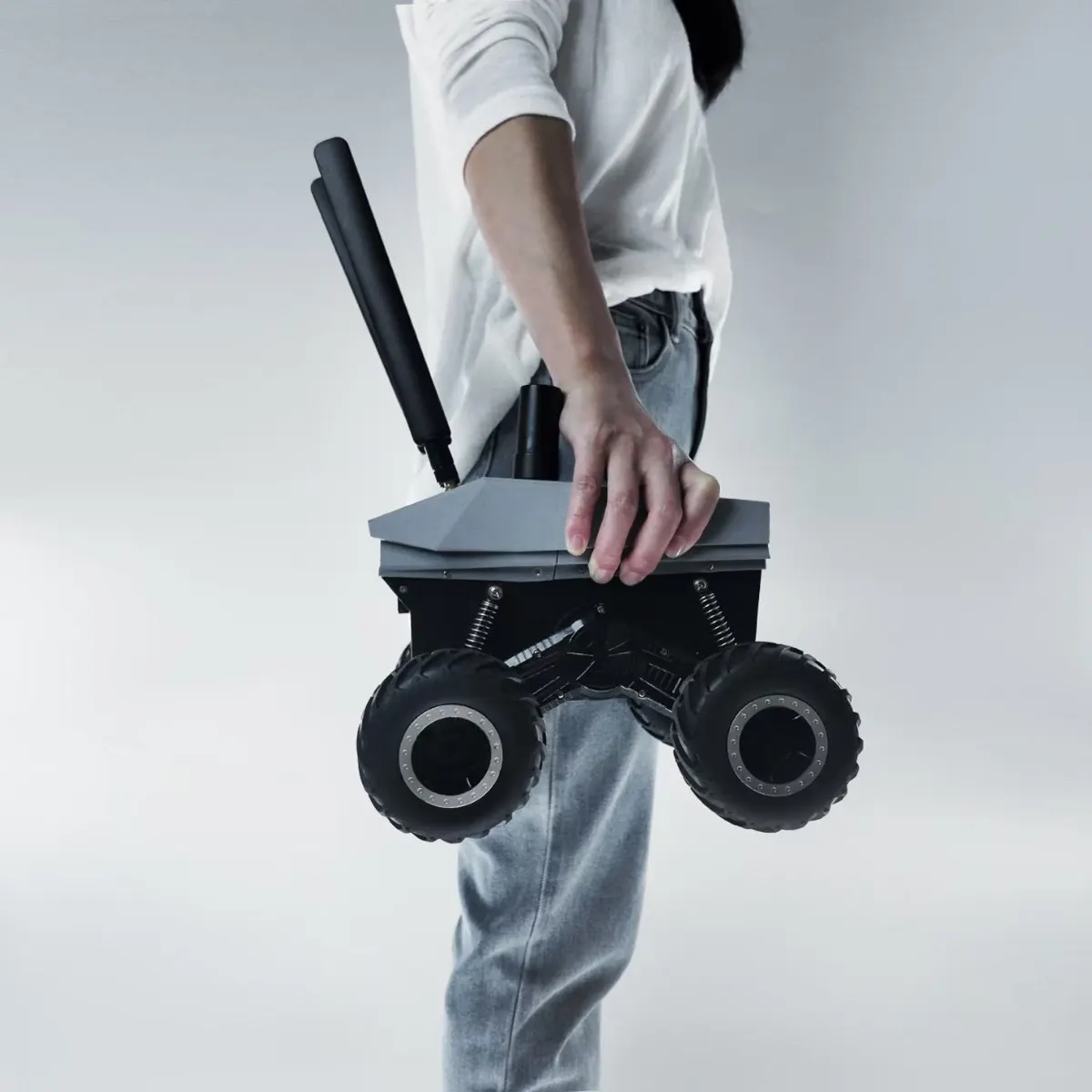 FrodoBots EarthRover Mini+ (3)