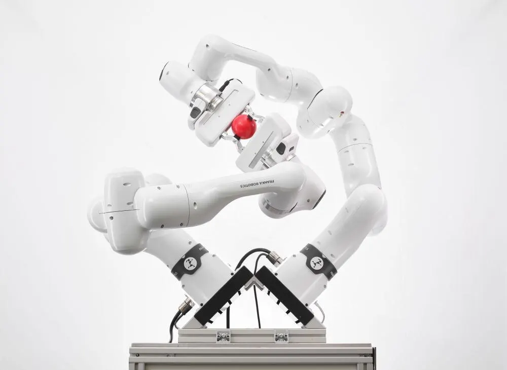 Franka Robotics (Germany; Agile Robots group) Franka Research 3 (2)