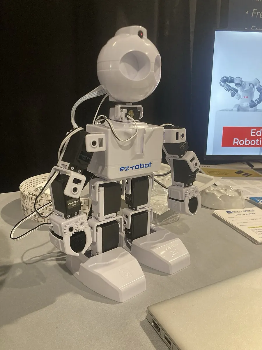 EZ-Robot (Canada) JD Humanoid (1)