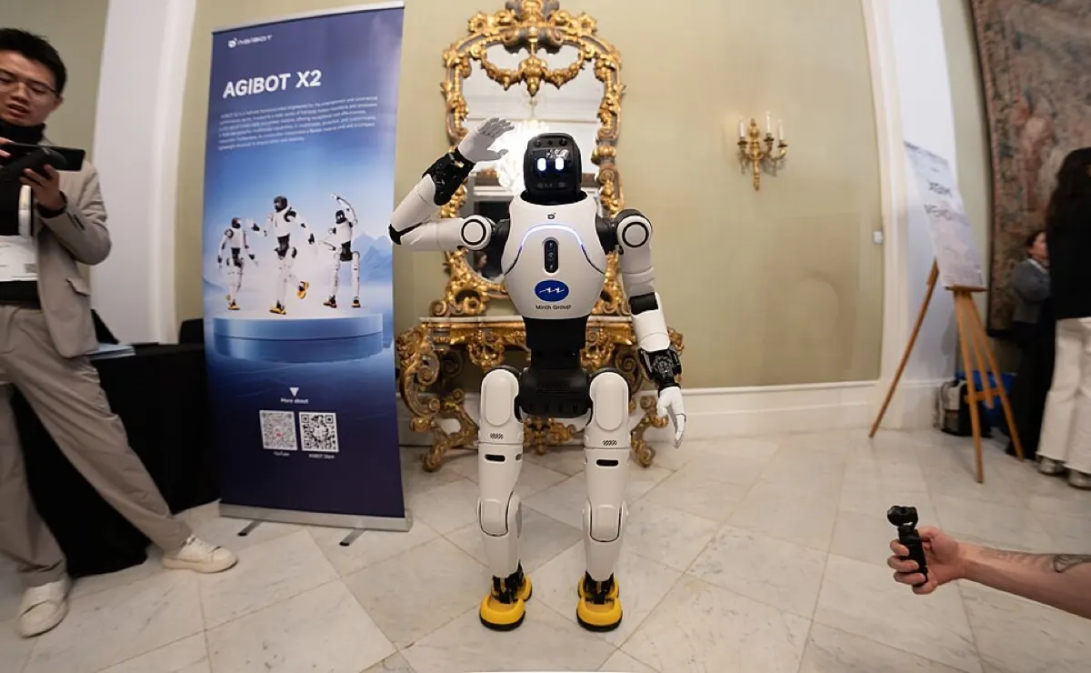 AgiBot (Zhiyuan Robotics, China) Lingxi X2 (1)
