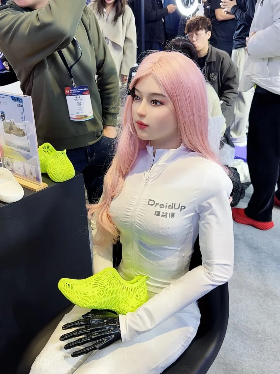 DroidUp / Shanghai DroidUp Robotics (China) Moya (3)