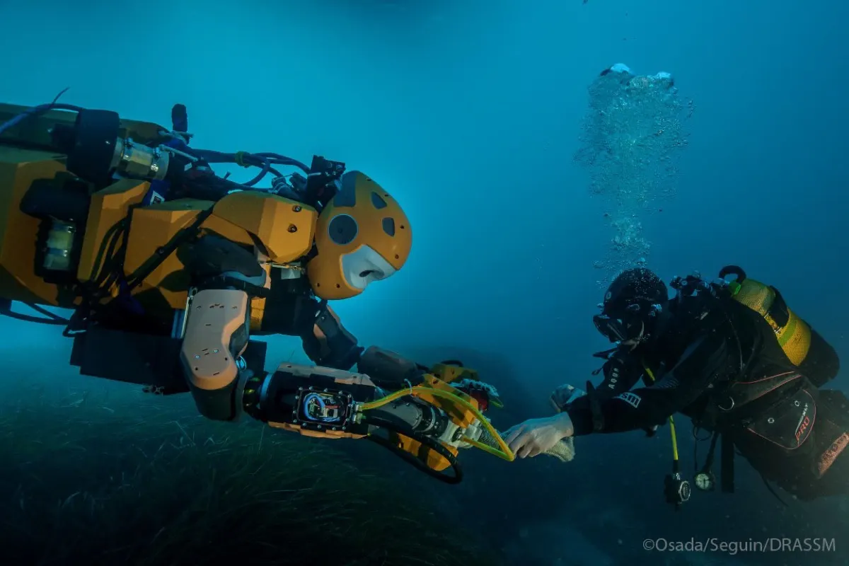 Stanford Robotics Lab (Oussama Khatib), USA, with DRASSM and Meka Robotics arms Ocean One / OceanOne K (1)