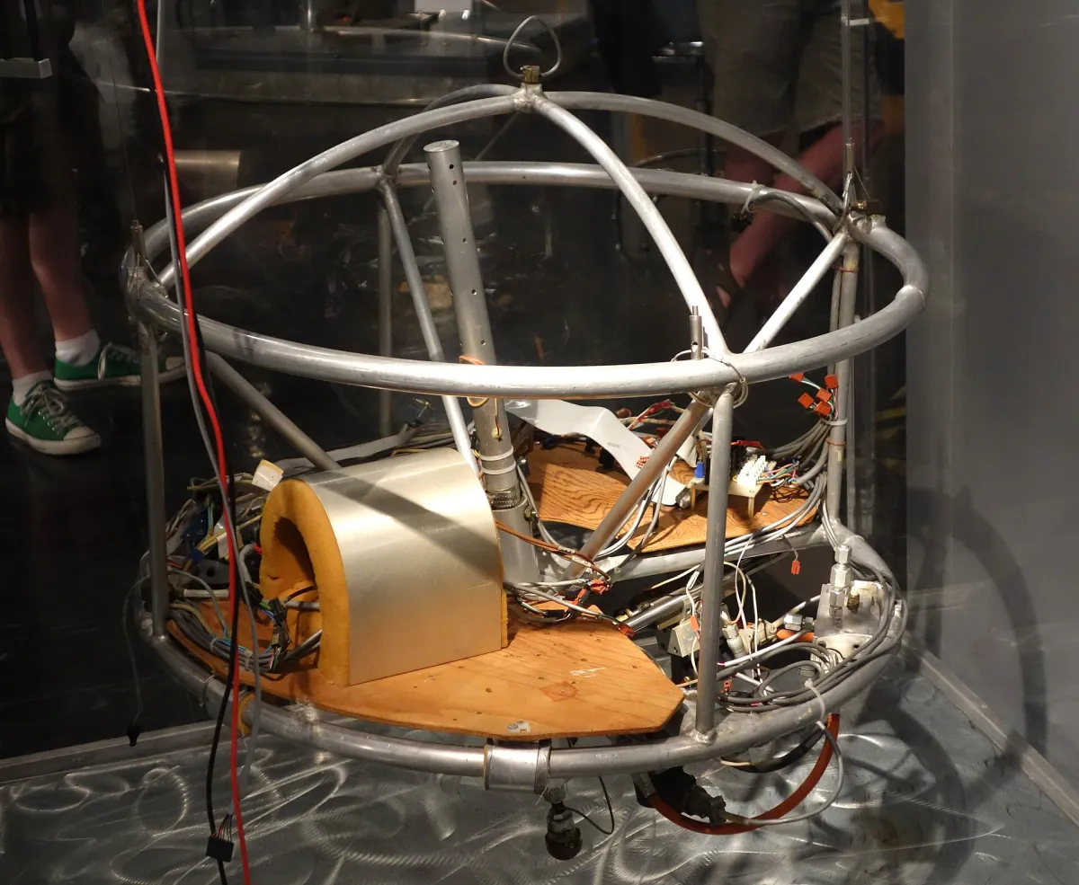 Carnegie Mellon University Leg Laboratory, later MIT Leg Lab (USA) Raibert One-Leg Hoppers (Planar and 3D) (1)