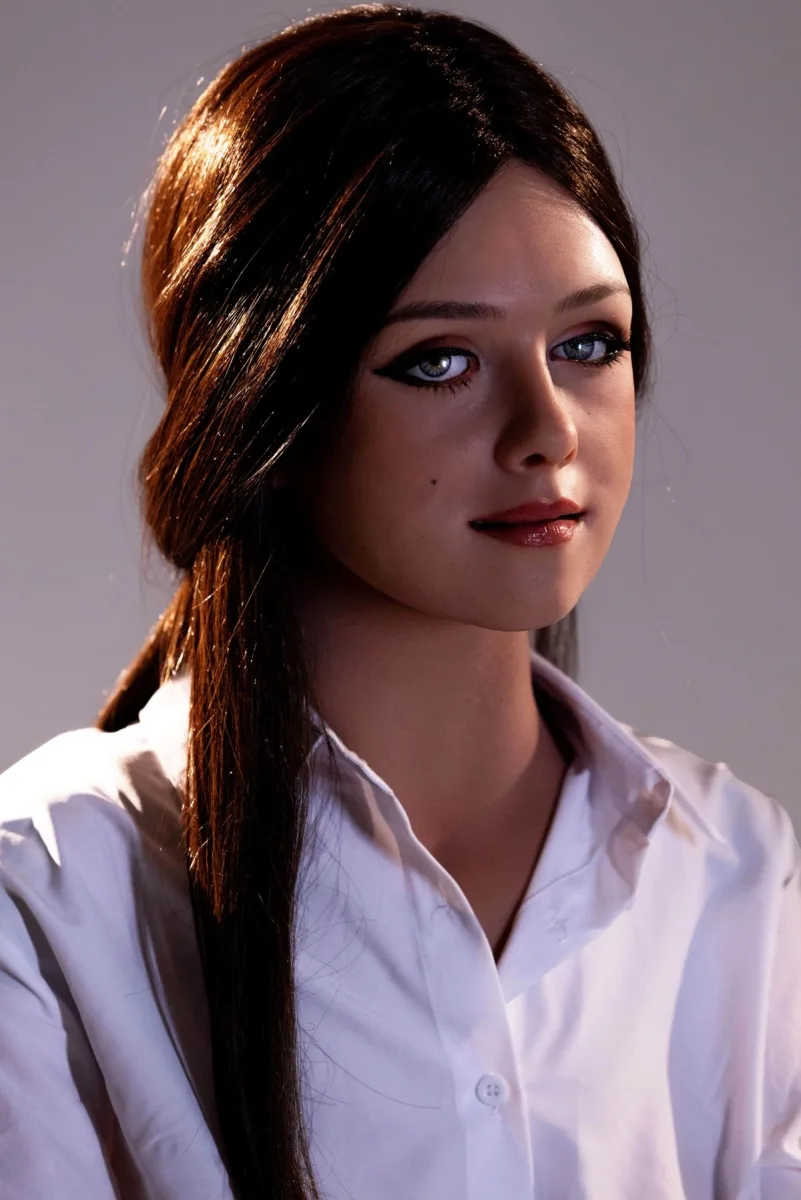 Realbotix (USA) Realbotix Aria (with Melody and David) (2)