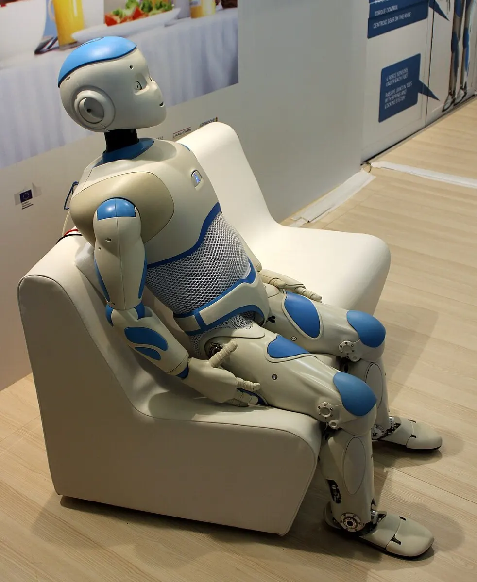 Aldebaran / SoftBank Robotics (France) Romeo (1)