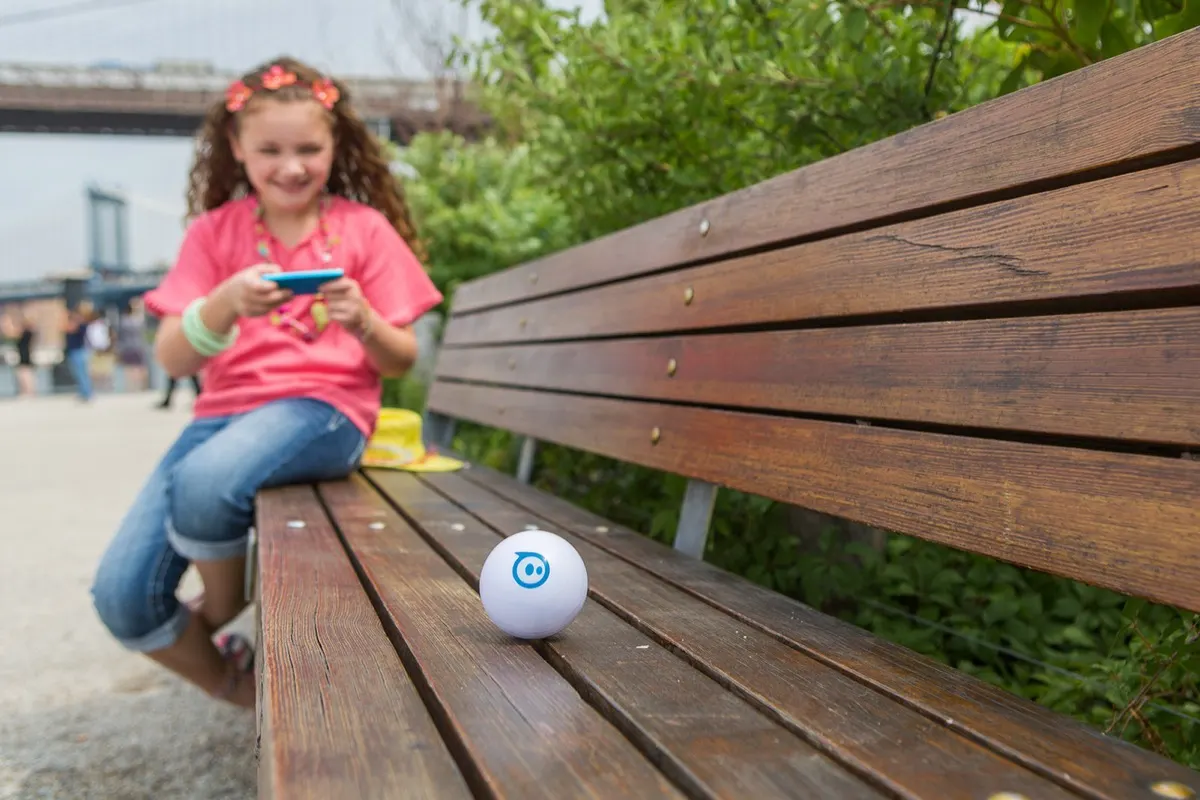 Sphero, formerly Orbotix (USA) Sphero (original) / Sphero 2.0 (2)