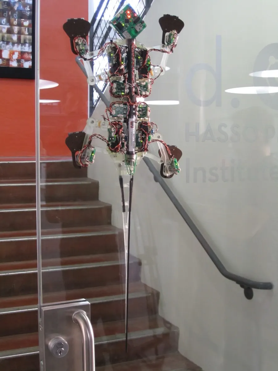 Biomimetics & Dexterous Manipulation Lab, Stanford University (USA) Stickybot / Stickybot III (2)