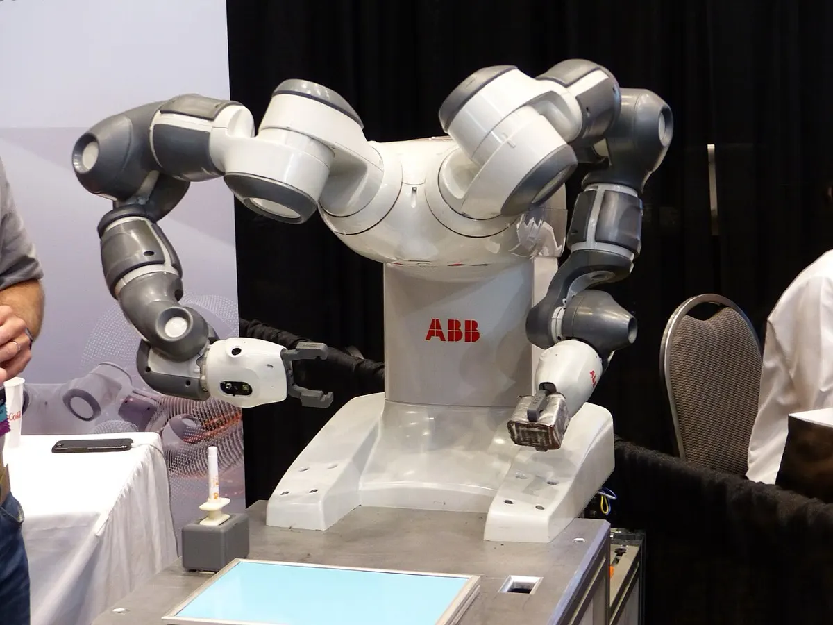 ABB (Switzerland/Sweden) ABB YuMi (IRB 14000) (1)